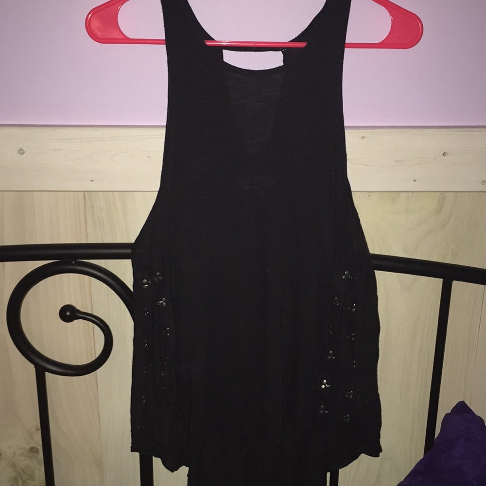 Black high low tank, clips on side, & keyhole back
